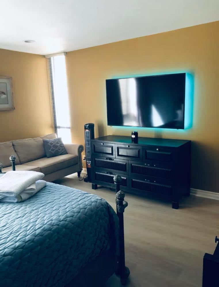 Best Location West LA Spacious condo with hottub